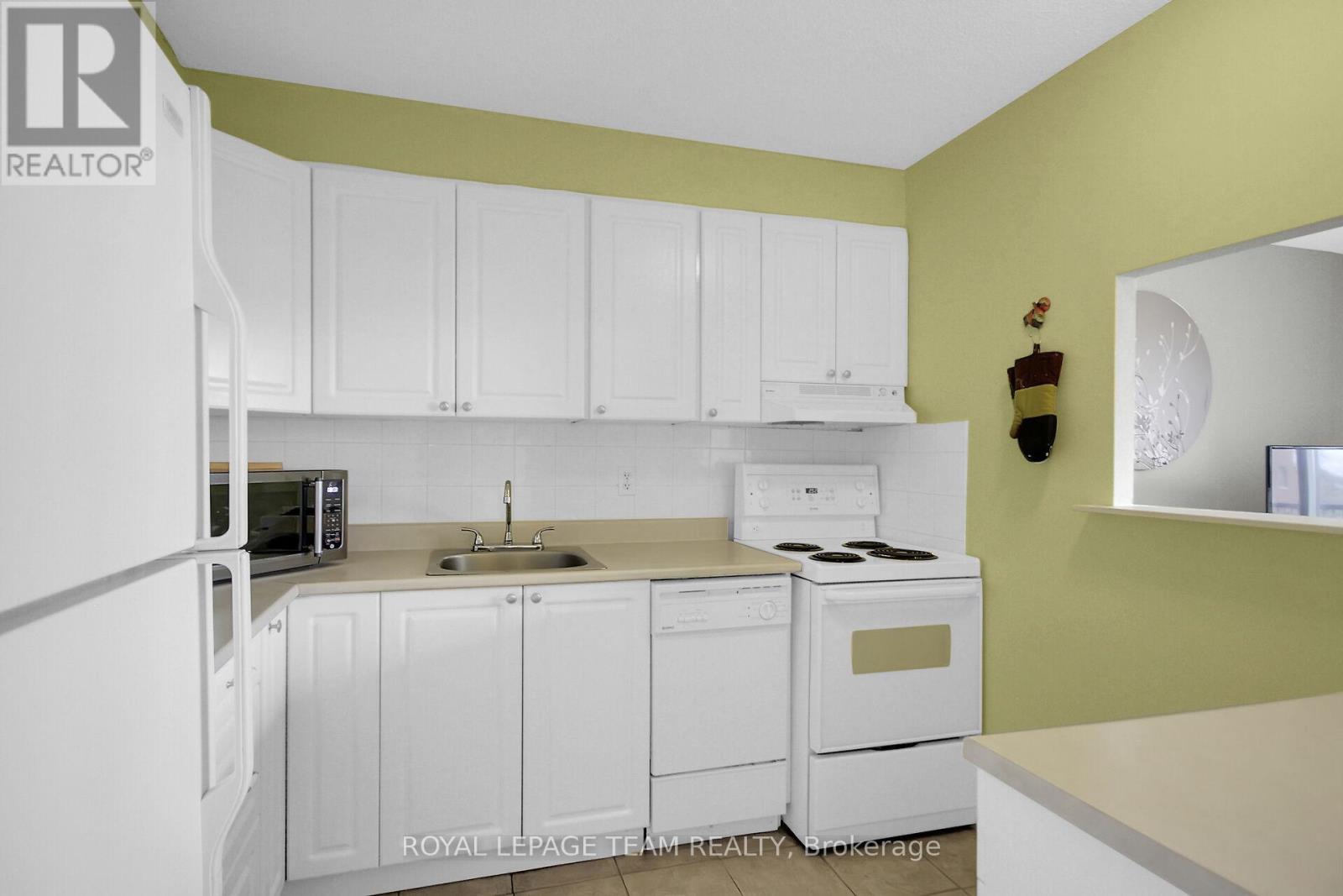 306 - 20 Chesterton Drive, Ottawa, Ontario  K2E 6Z7 - Photo 8 - X12165719
