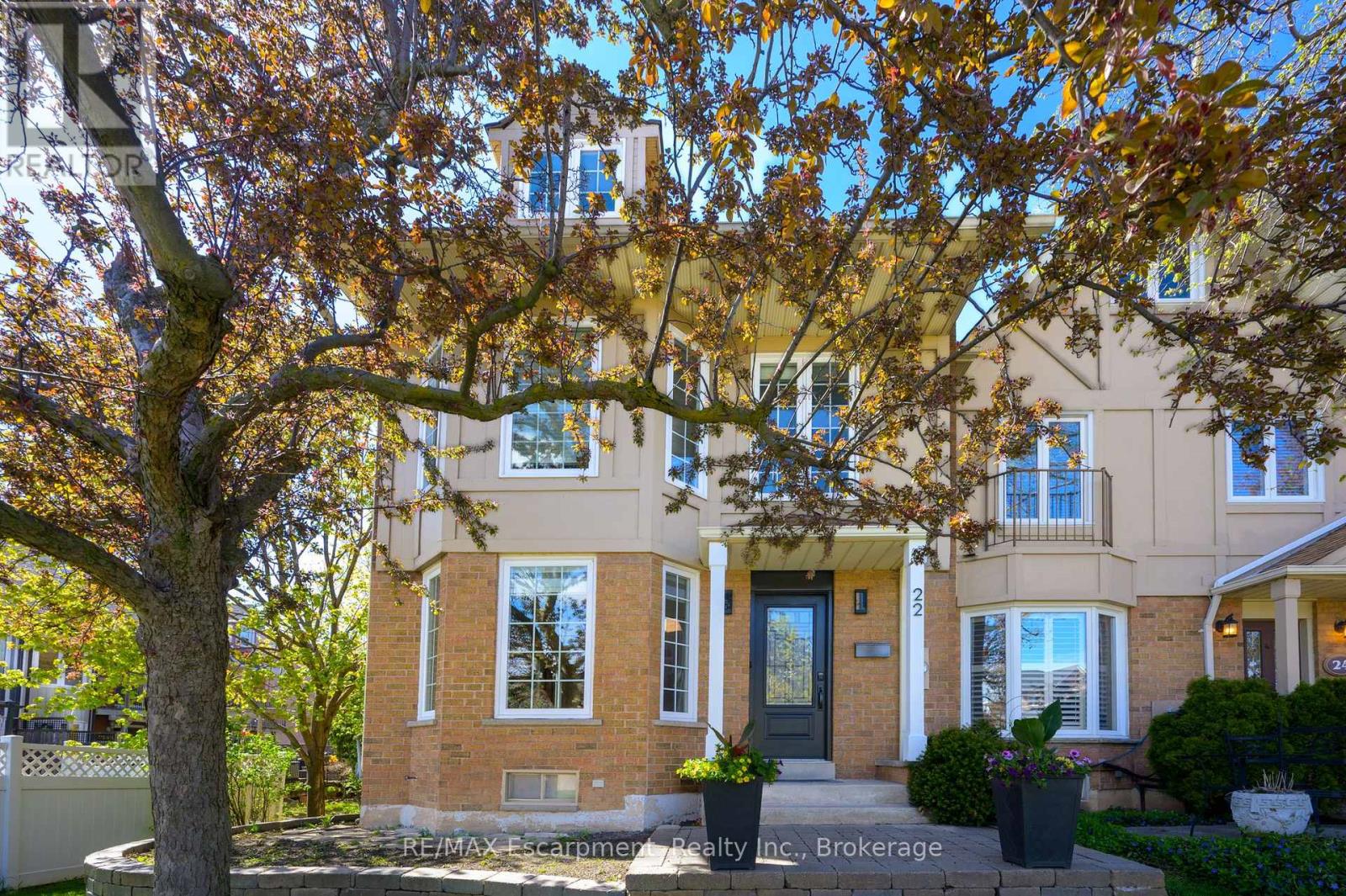 22 Waterford Crescent, Hamilton, Ontario  L8E 4Z9 - Photo 1 - X12165765