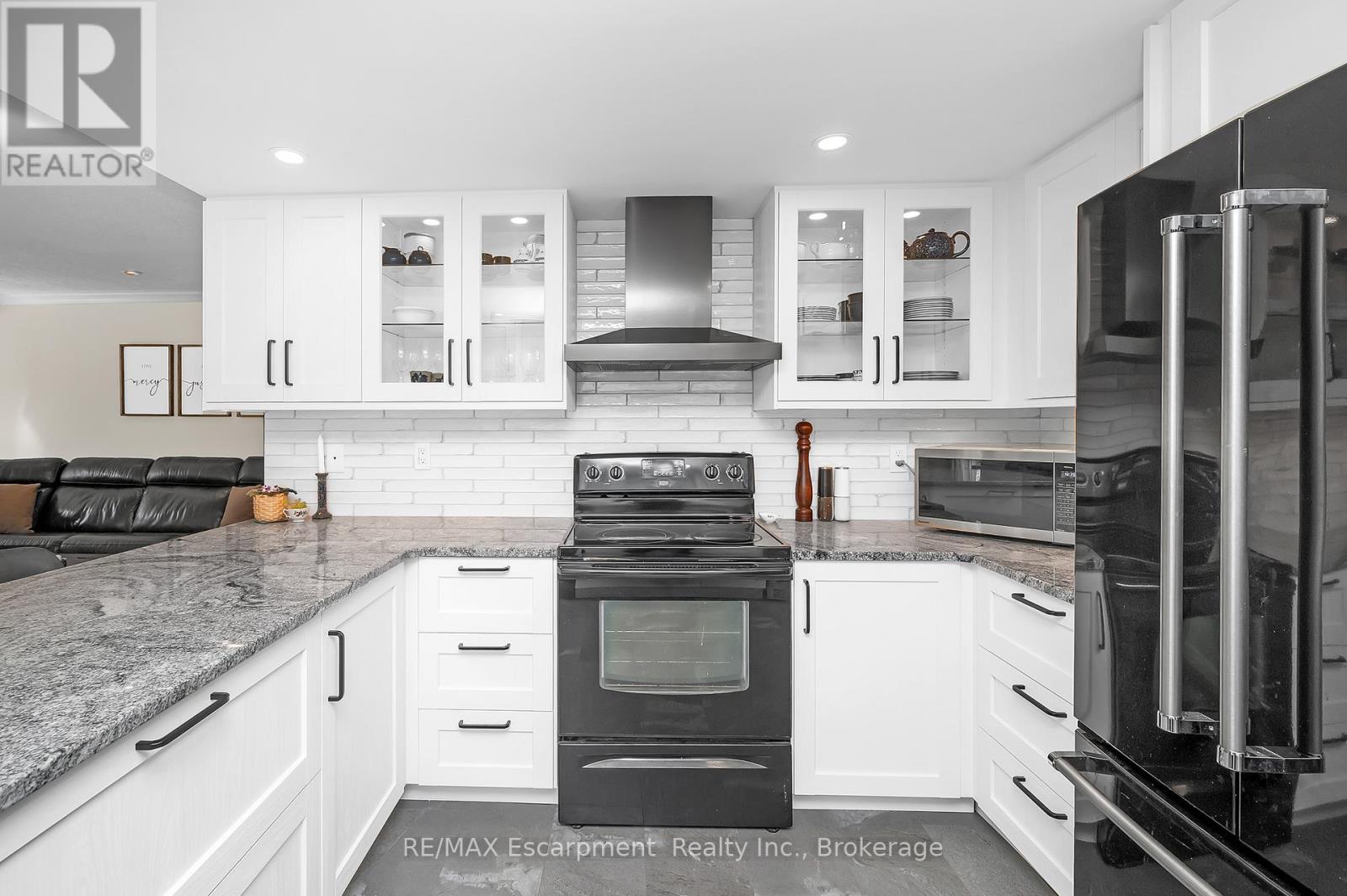 22 Waterford Crescent, Hamilton, Ontario  L8E 4Z9 - Photo 14 - X12165765