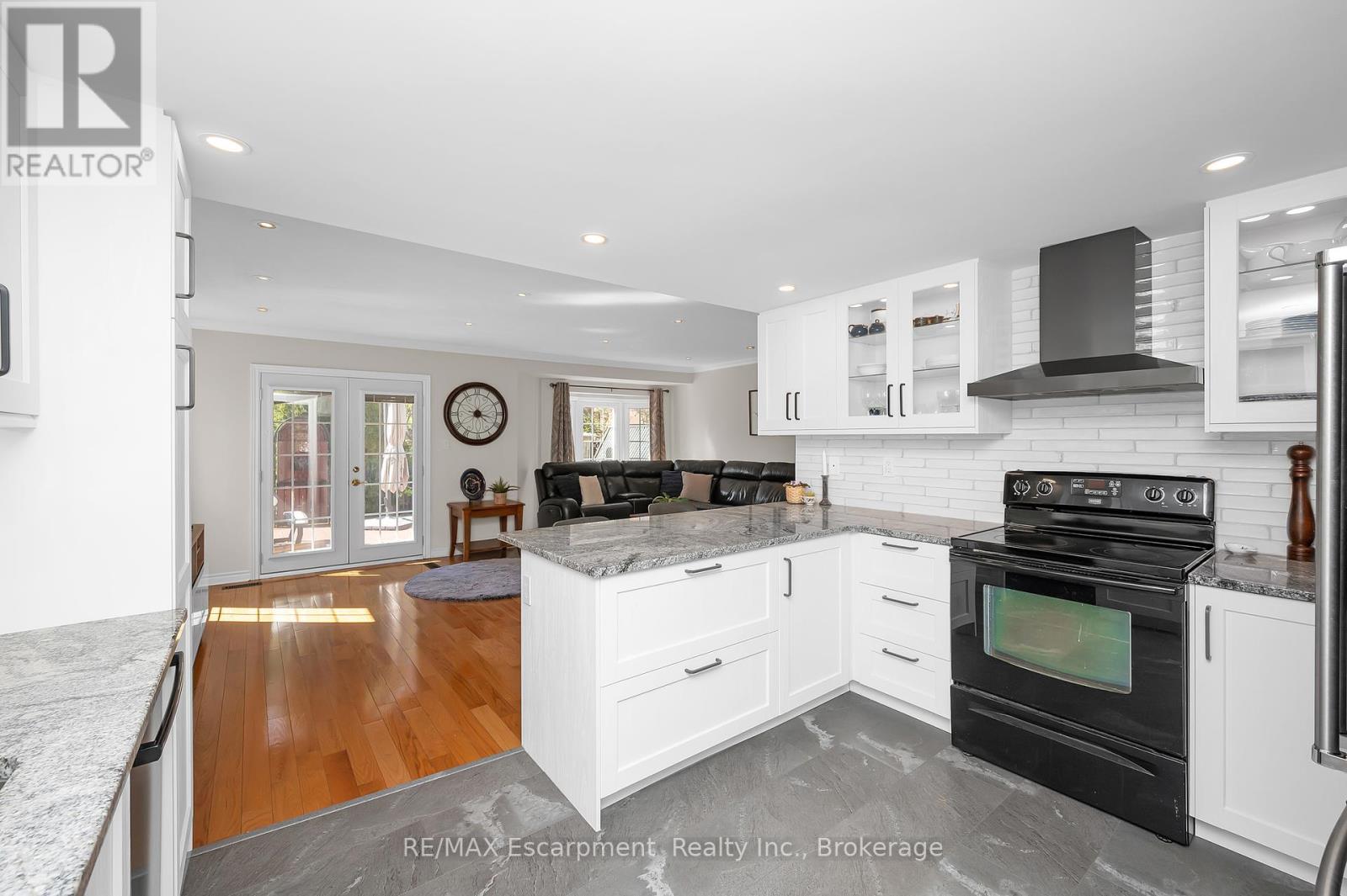 22 Waterford Crescent, Hamilton, Ontario  L8E 4Z9 - Photo 16 - X12165765