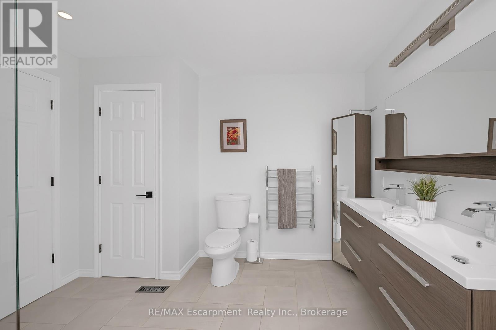22 Waterford Crescent, Hamilton, Ontario  L8E 4Z9 - Photo 23 - X12165765