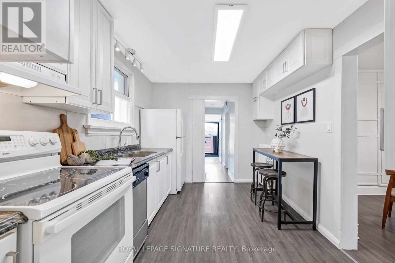 494 Northcliffe Boulevard, Toronto, Ontario  M6E 3L5 - Photo 8 - C12165708