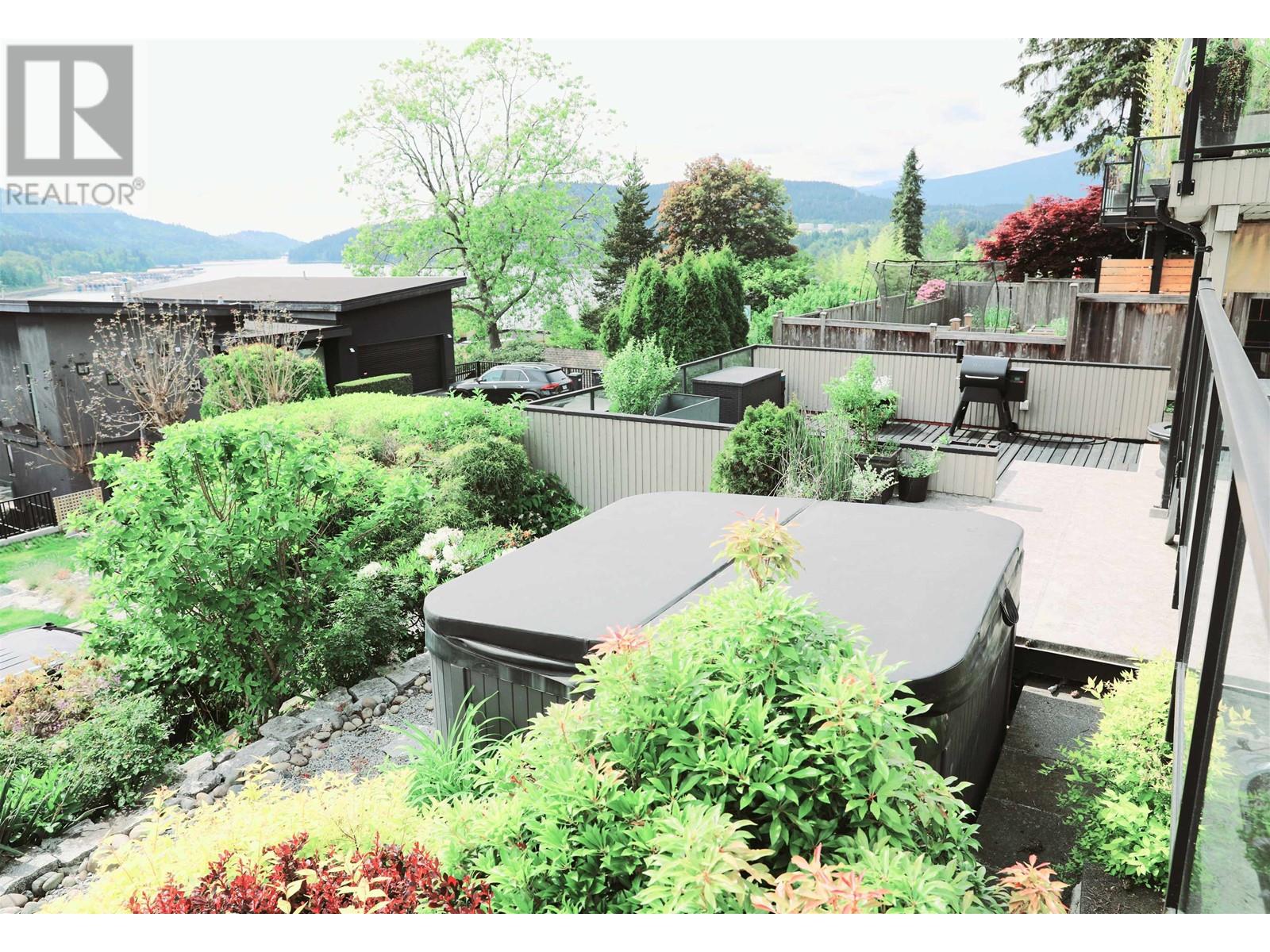 Property at 18 AXFORD BAY image 5