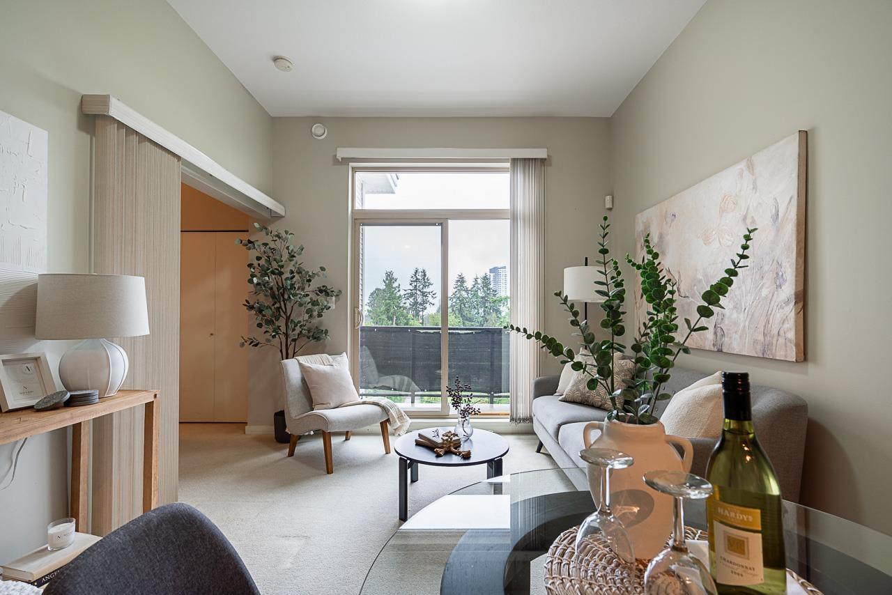 528 13789 107a Avenue, Surrey, British Columbia  V3T 0B8 - Photo 1 - R3004335