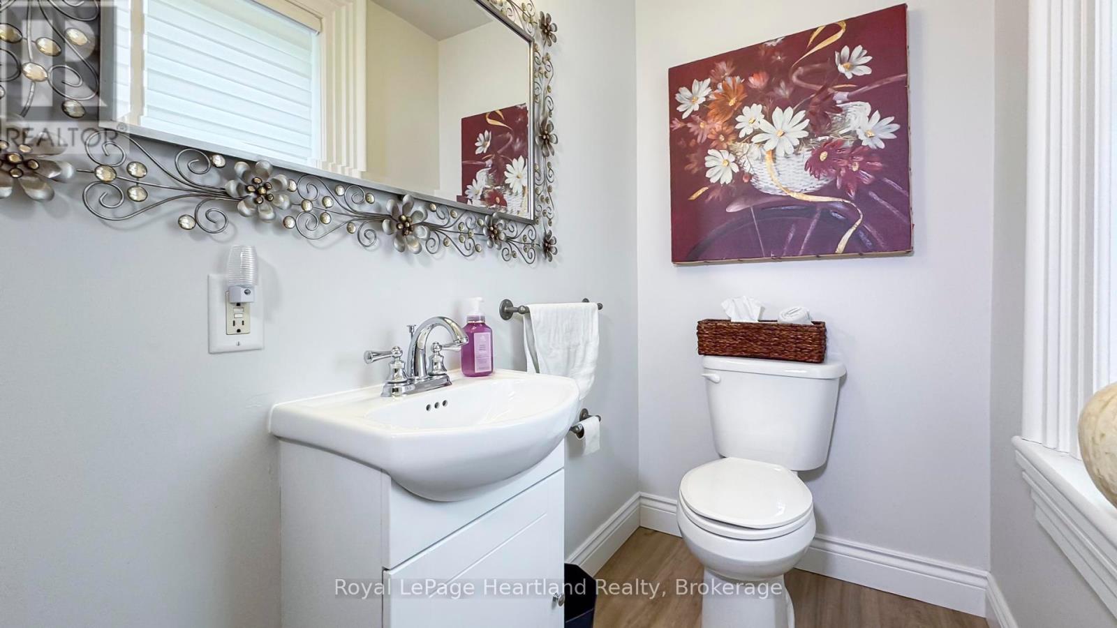 178 Wellington Street, North Huron, Ontario N0M 1H0 - Photo 26 - X12165800