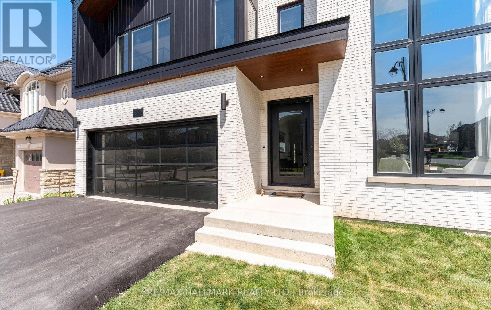 88 Cosford Street, Aurora, Ontario  L4G 0G6 - Photo 3 - N12165631