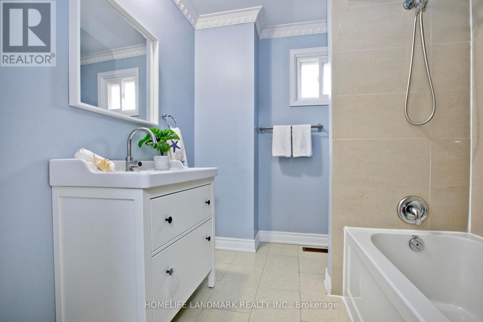 124 Carrington Drive, Richmond Hill, Ontario  L4C 7Y9 - Photo 33 - N12165743