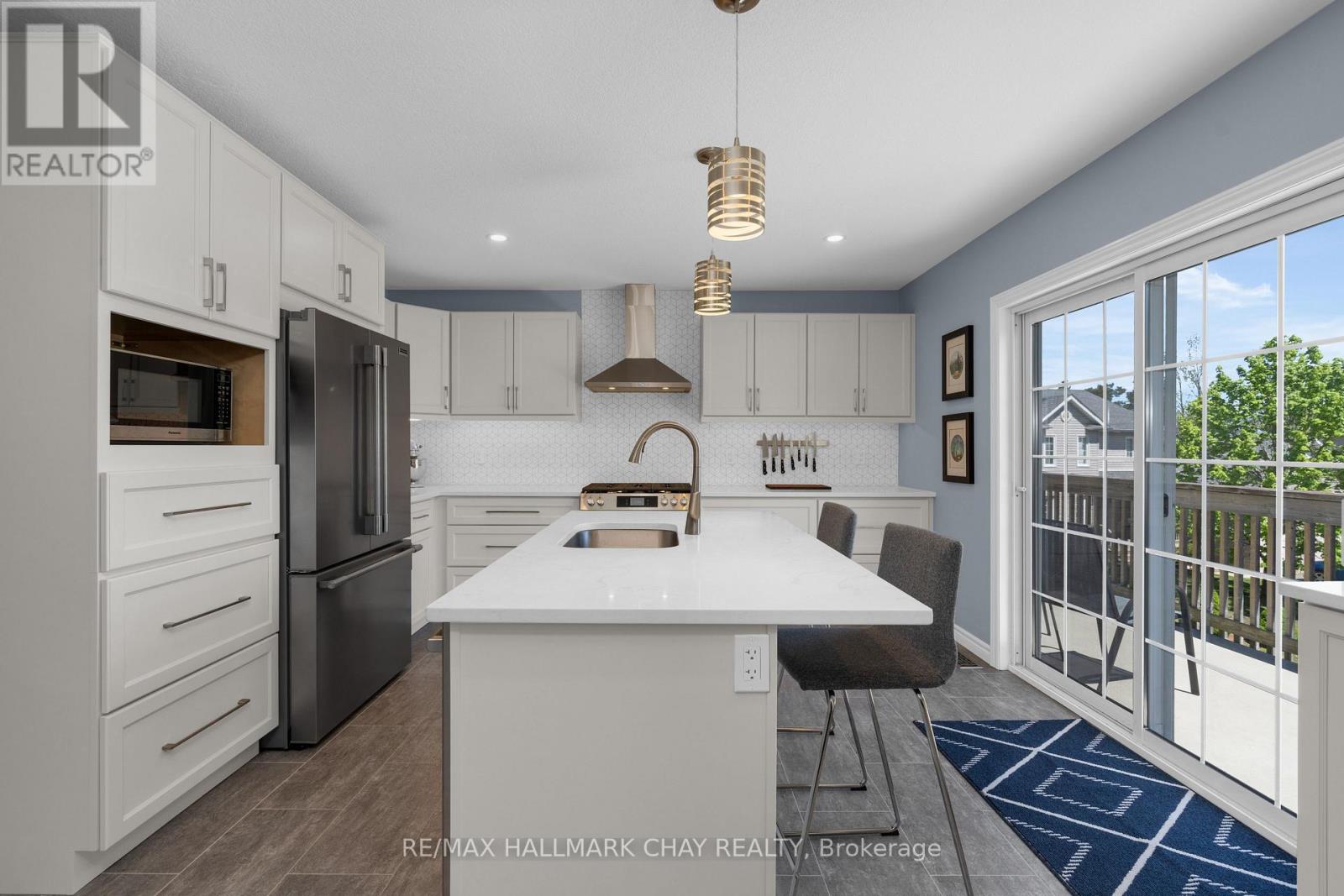 8 Ash Court, Oro-Medonte (Sugarbush), Ontario  L0K 1E0 - Photo 7 - S12165529