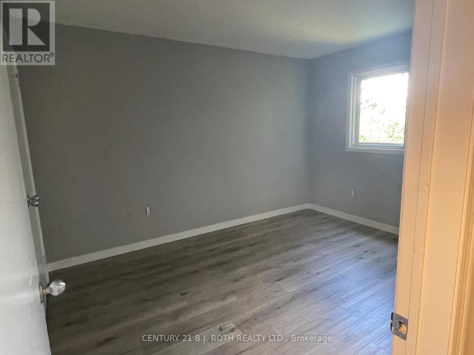 11 Herrell Avenue, Barrie, Ontario  L4N 6T5 - Photo 10 - S12165607