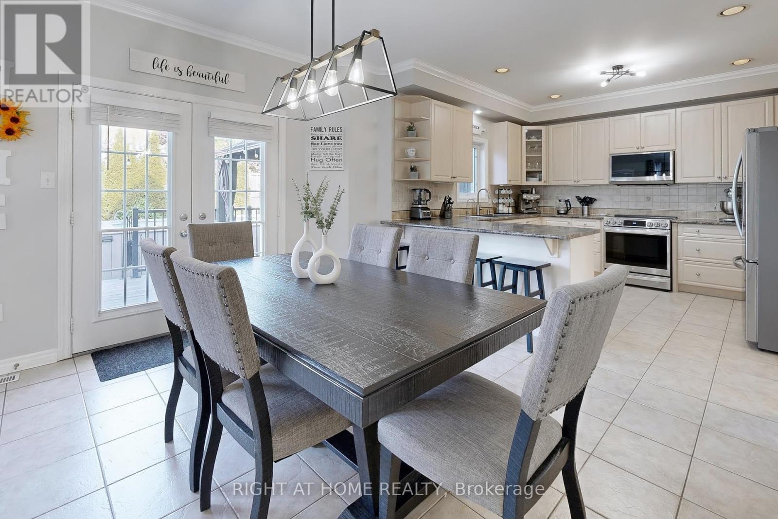 418 Mapleton Avenue, Barrie, Ontario  L4N 0Z9 - Photo 5 - S12165726
