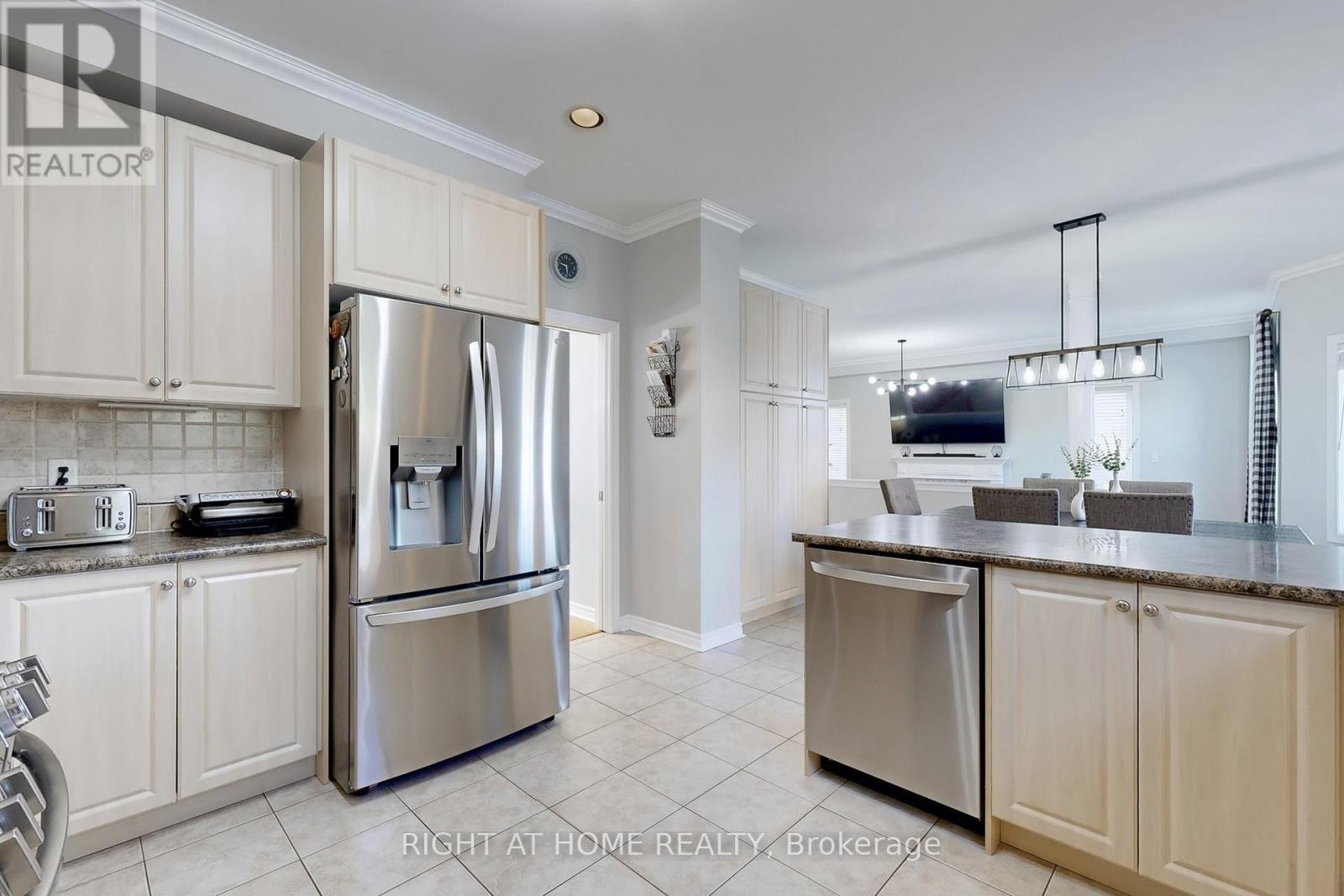 418 Mapleton Avenue, Barrie, Ontario  L4N 0Z9 - Photo 8 - S12165726