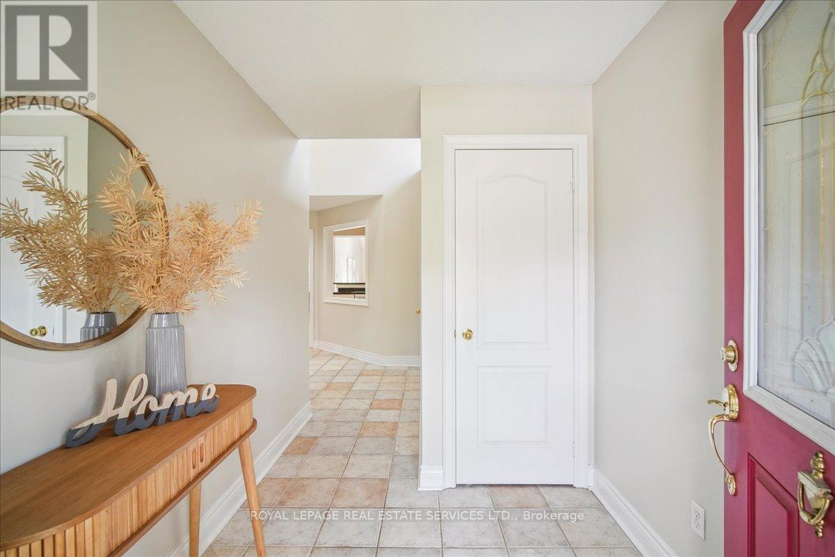 2137 Forest Gate Park, Oakville, Ontario  L6M 4B4 - Photo 2 - W12161869