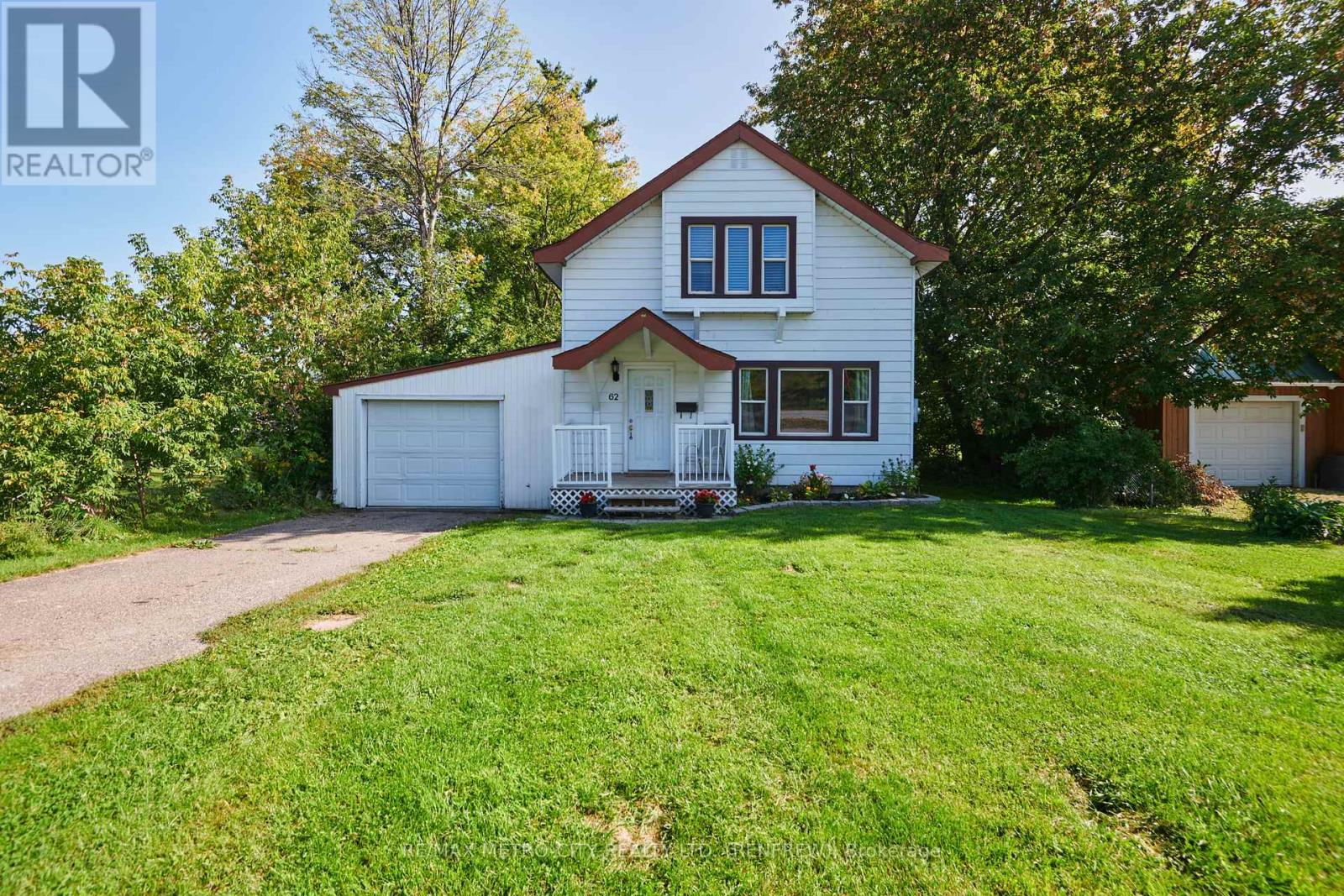 62 Pembroke Street, Whitewater Region, Ontario  K0J 1K0 - Photo 2 - X12008694