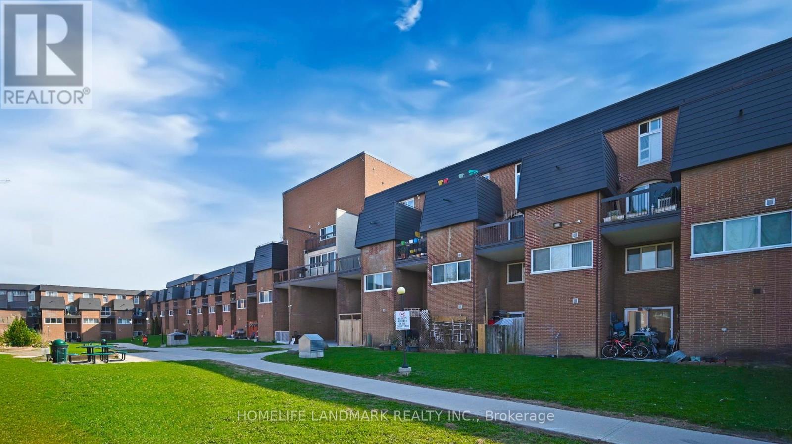 352 - 1395 Williamsport Drive, Mississauga, Ontario  L4X 2T4 - Photo 45 - W12165534