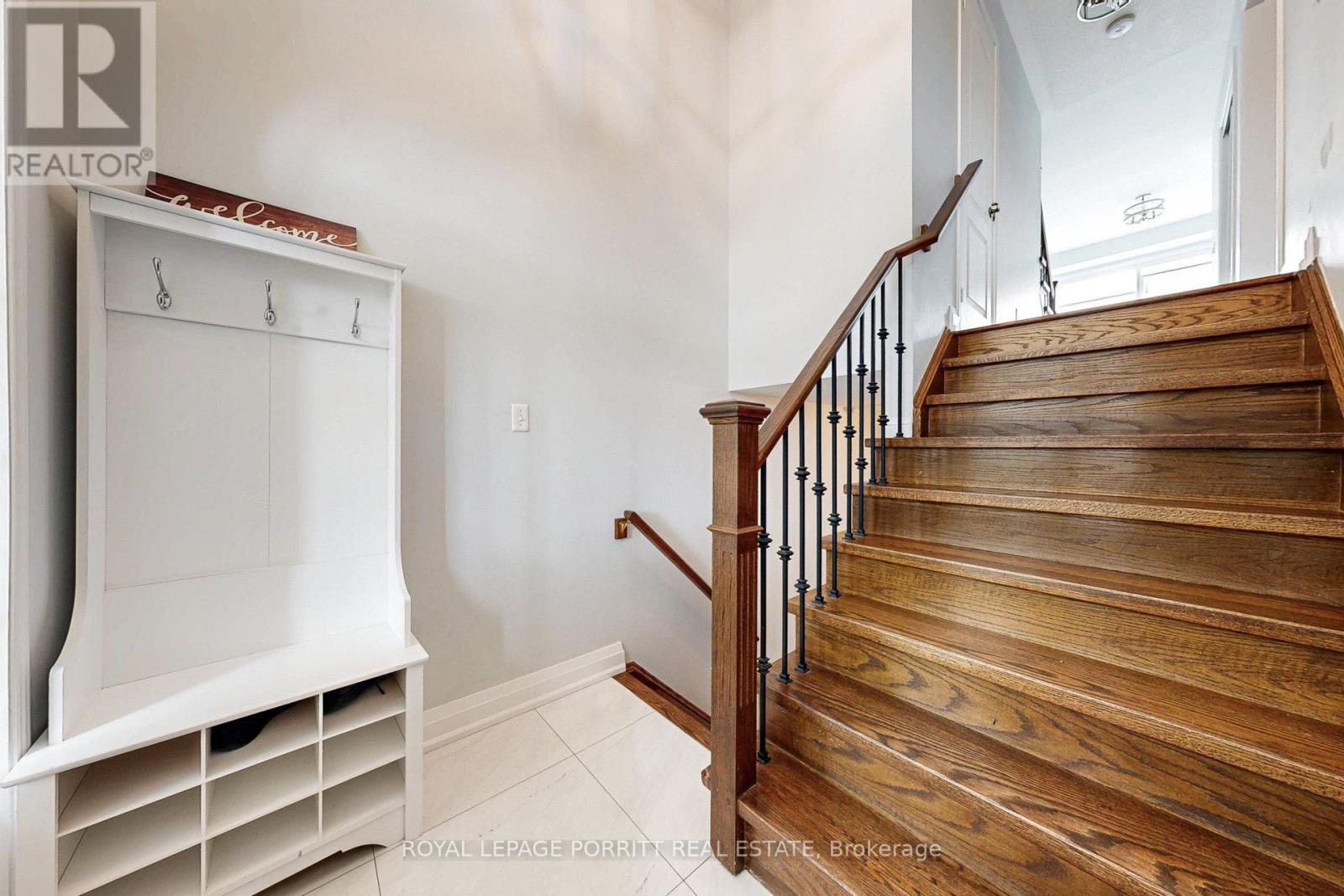 151 Decker Hollow Circle S, Brampton, Ontario  L6X 0L4 - Photo 4 - W12165599