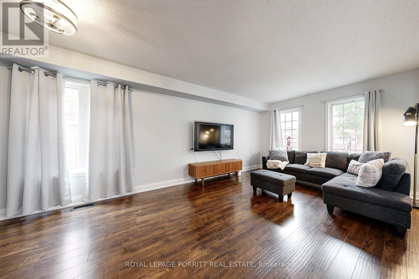 151 Decker Hollow Circle S, Brampton, Ontario  L6X 0L4 - Photo 6 - W12165599
