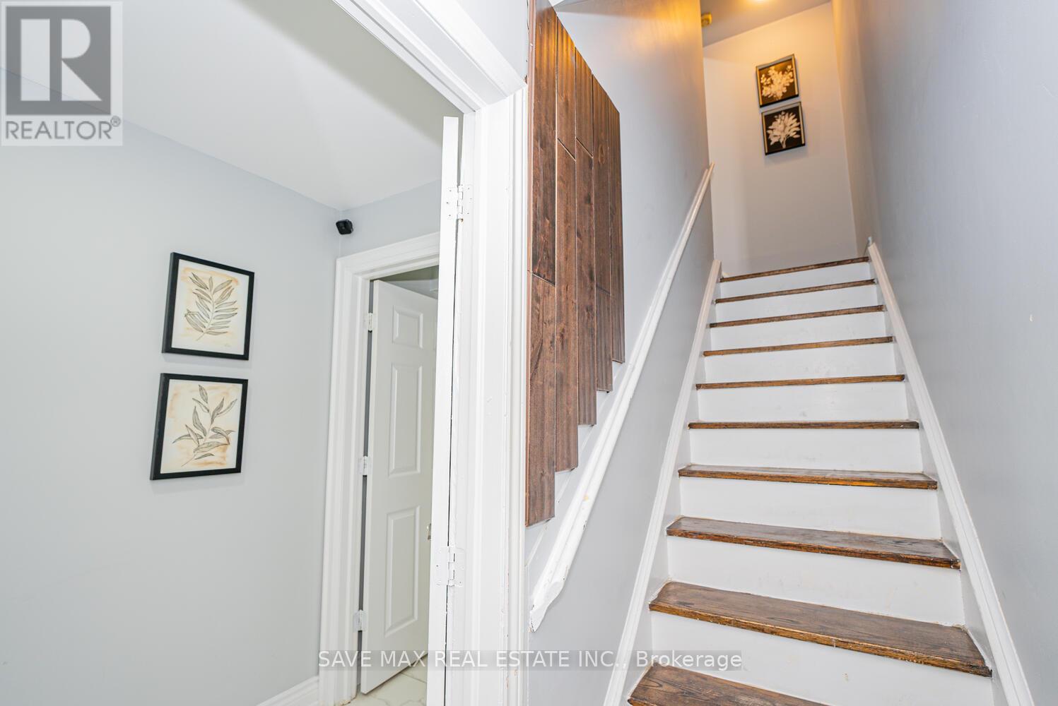 282 Fleetwood Crescent, Brampton, Ontario  L6T 2E7 - Photo 14 - W12165643