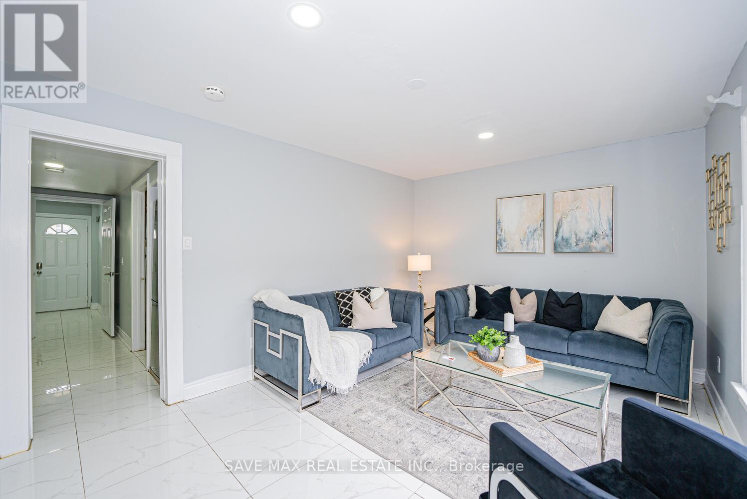 282 Fleetwood Crescent, Brampton, Ontario  L6T 2E7 - Photo 6 - W12165643