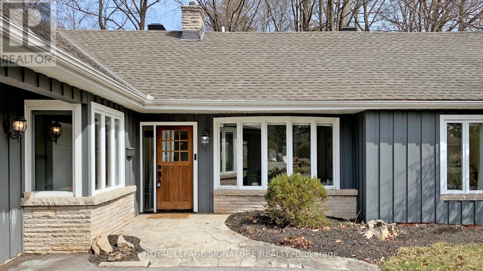 591 Leonard Court, Burlington, Ontario  L7T 2P4 - Photo 2 - W12165653