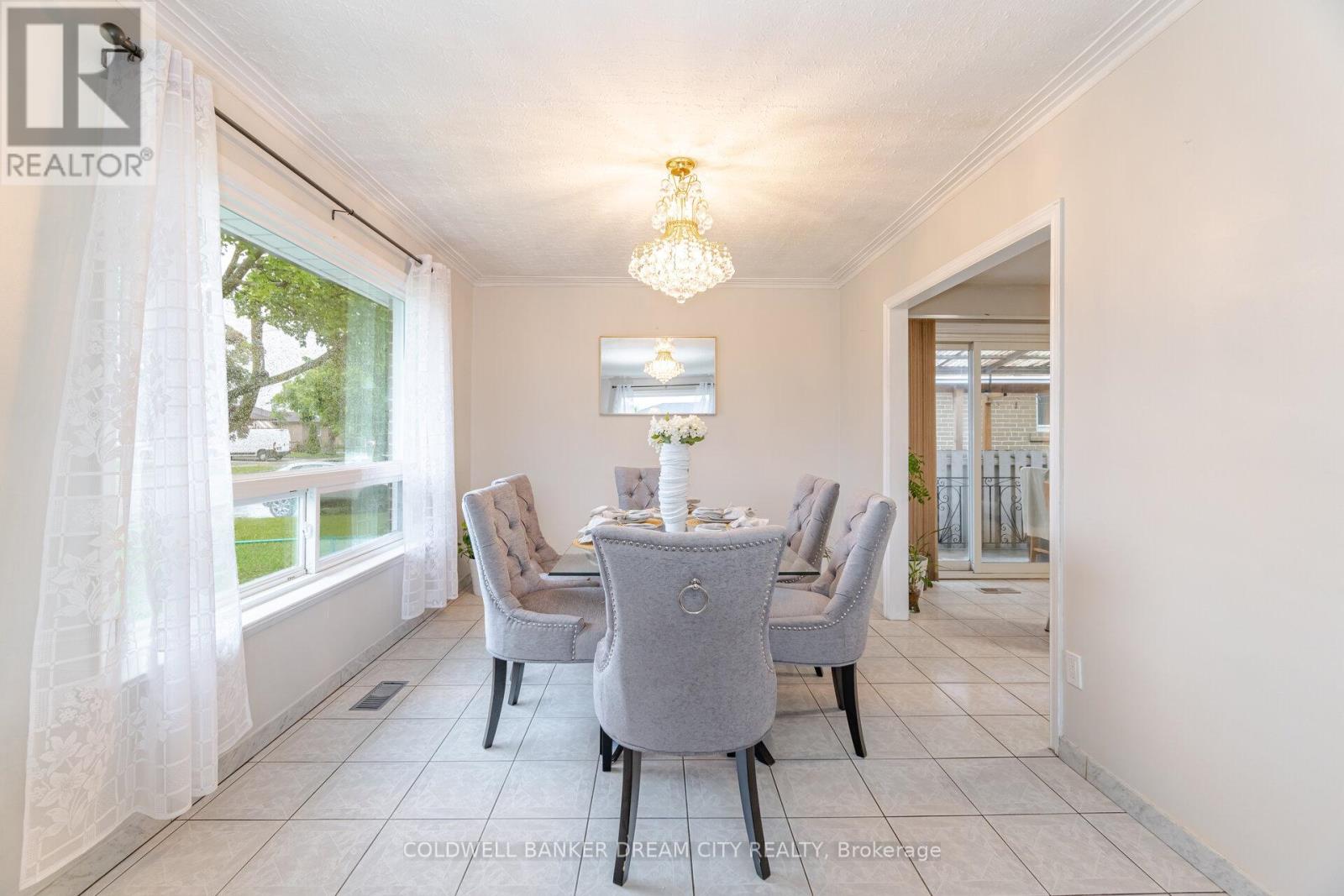 35 Guiness Avenue, Toronto, Ontario  M9W 3L1 - Photo 10 - W12165715