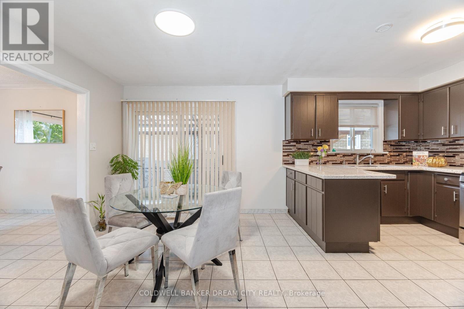 35 Guiness Avenue, Toronto, Ontario  M9W 3L1 - Photo 15 - W12165715