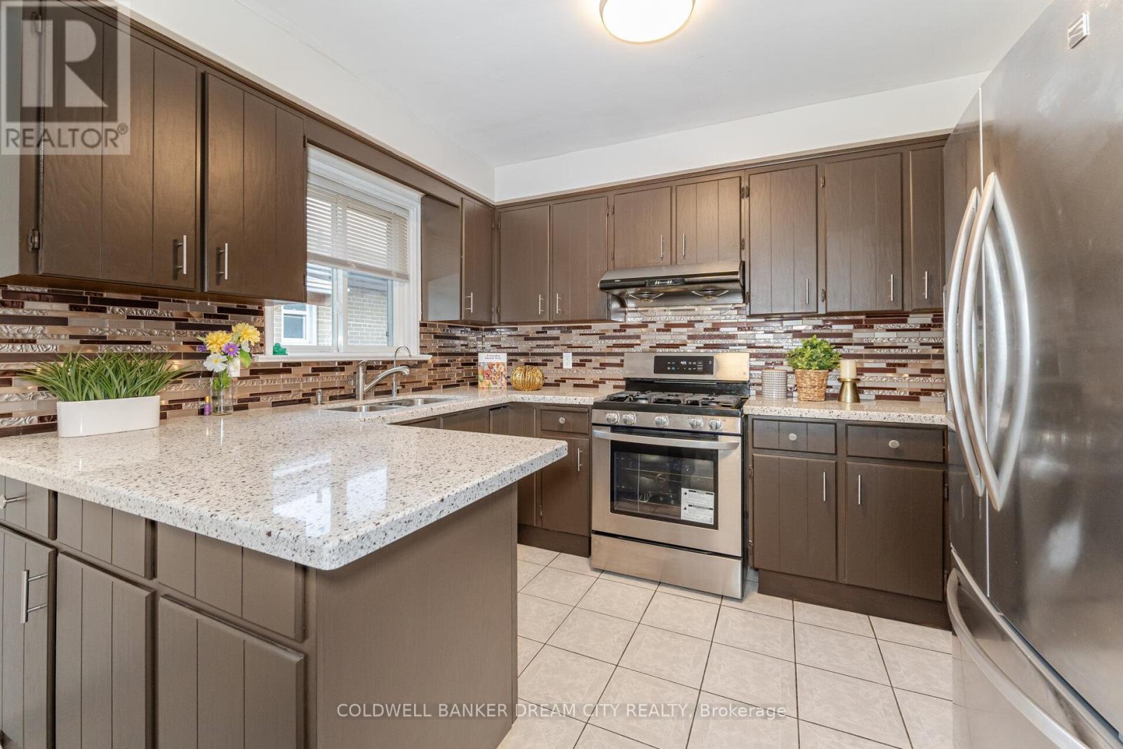 35 Guiness Avenue, Toronto, Ontario  M9W 3L1 - Photo 16 - W12165715
