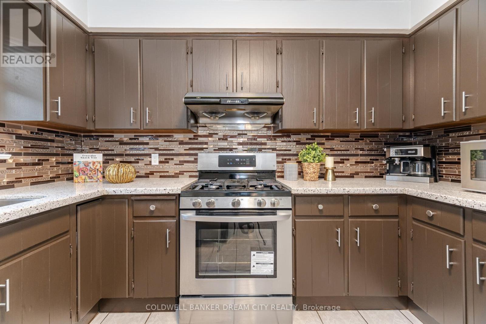 35 Guiness Avenue, Toronto, Ontario  M9W 3L1 - Photo 18 - W12165715