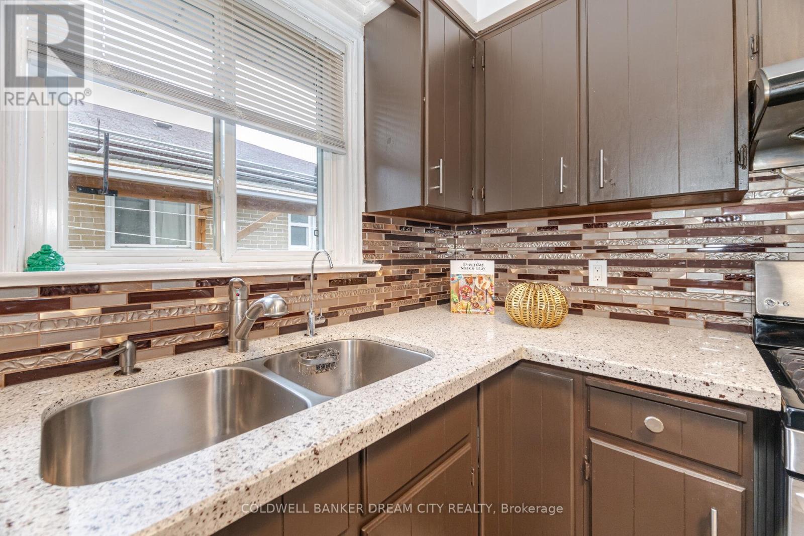 35 Guiness Avenue, Toronto, Ontario  M9W 3L1 - Photo 19 - W12165715