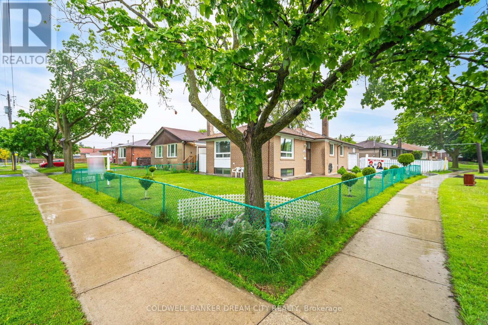 35 Guiness Avenue, Toronto, Ontario  M9W 3L1 - Photo 2 - W12165715