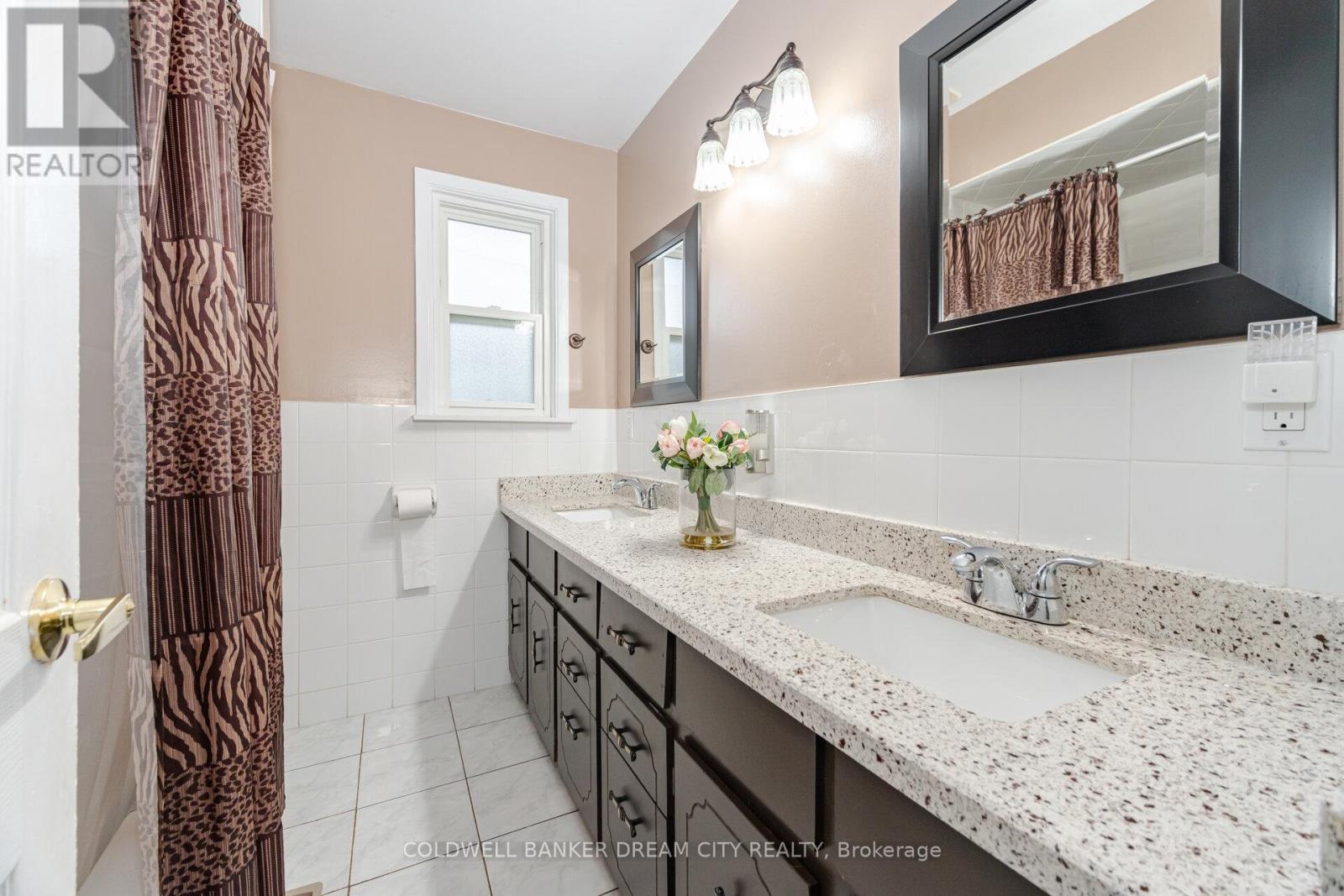 35 Guiness Avenue, Toronto, Ontario  M9W 3L1 - Photo 29 - W12165715