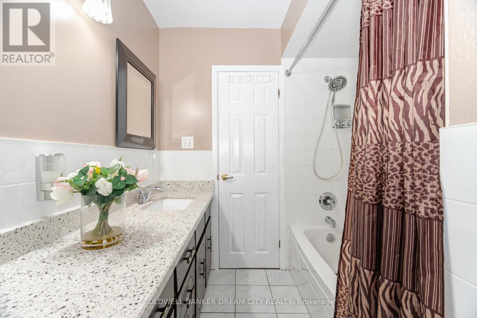 35 Guiness Avenue, Toronto, Ontario  M9W 3L1 - Photo 30 - W12165715