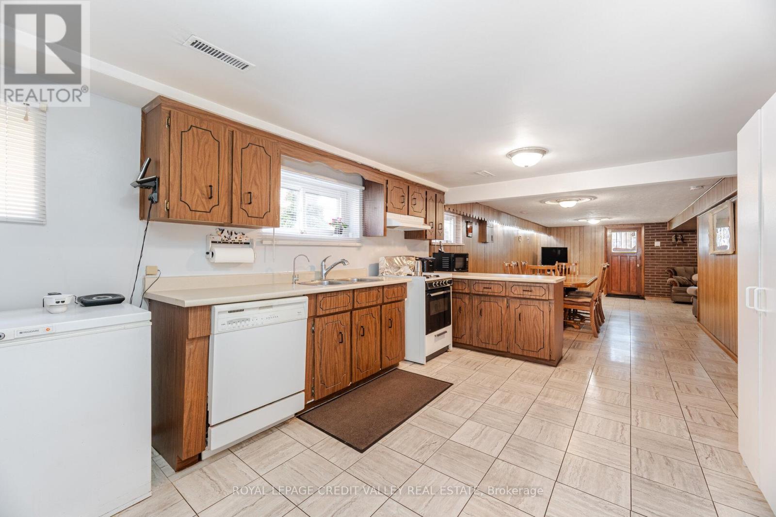 55 Shoreham Drive, Toronto (Black Creek), Ontario  M3N 1S7 - Photo 34 - W12165747