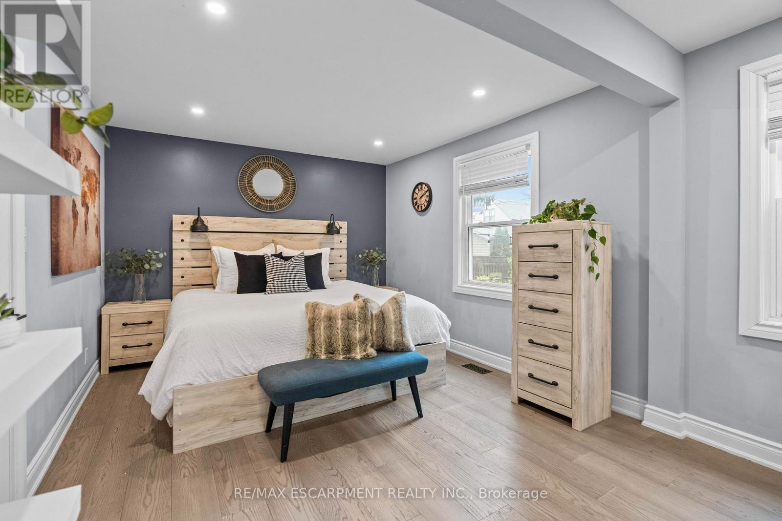342 East 15th Street, Hamilton, Ontario  L9A 4G5 - Photo 18 - X12165532