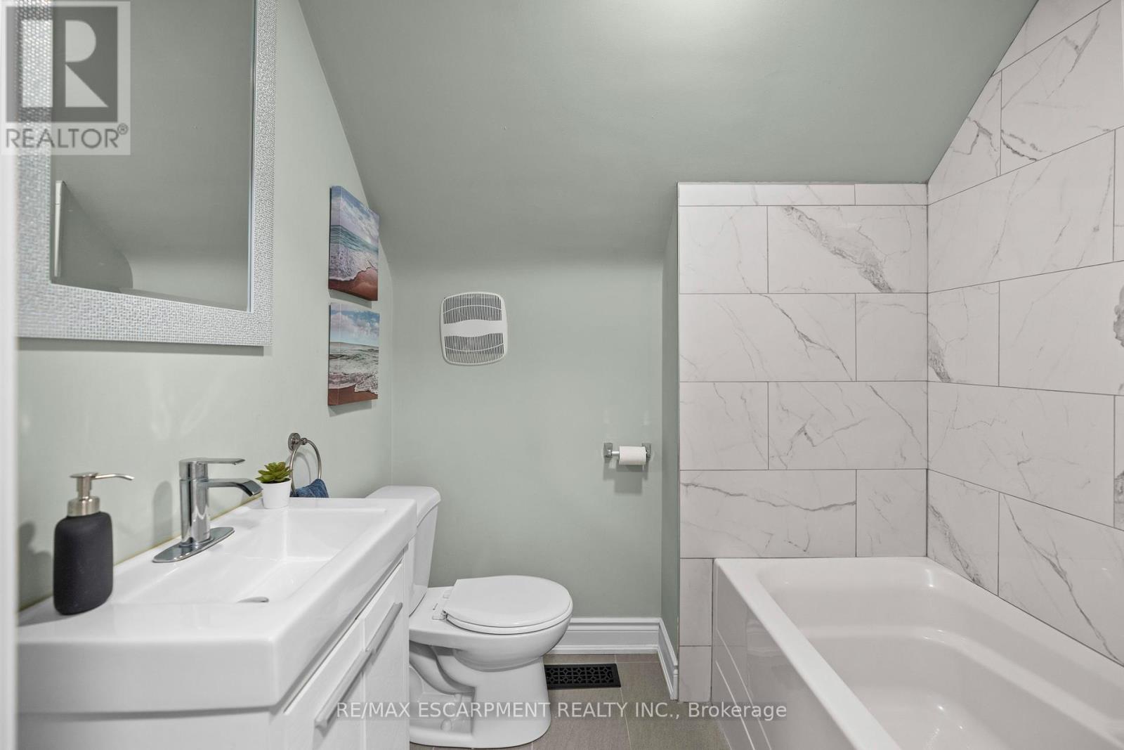 342 East 15th Street, Hamilton (Hill Park), Ontario  L9A 4G5 - Photo 31 - X12165532