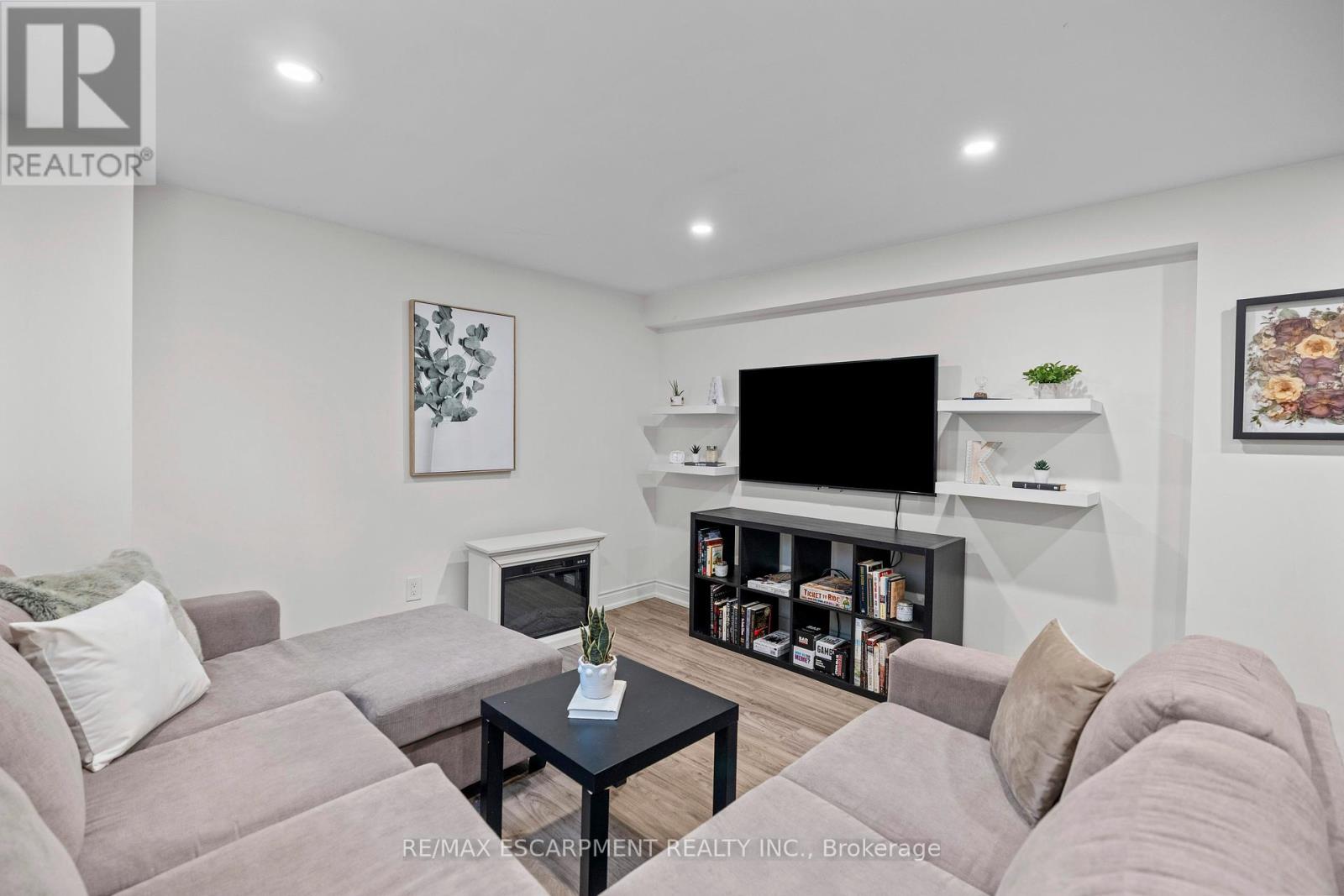 342 East 15th Street, Hamilton, Ontario  L9A 4G5 - Photo 34 - X12165532