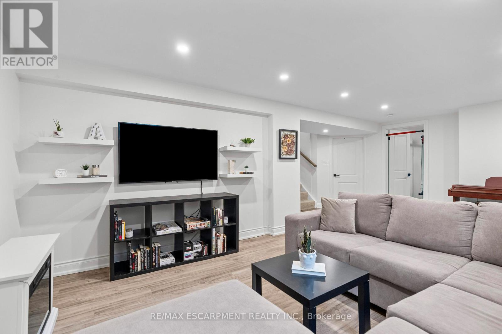 342 East 15th Street, Hamilton, Ontario  L9A 4G5 - Photo 37 - X12165532