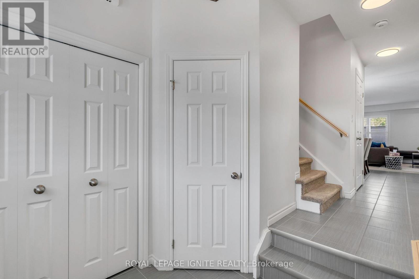 140 Templewood Drive, Kitchener, Ontario  N2R 0H5 - Photo 5 - X12165710