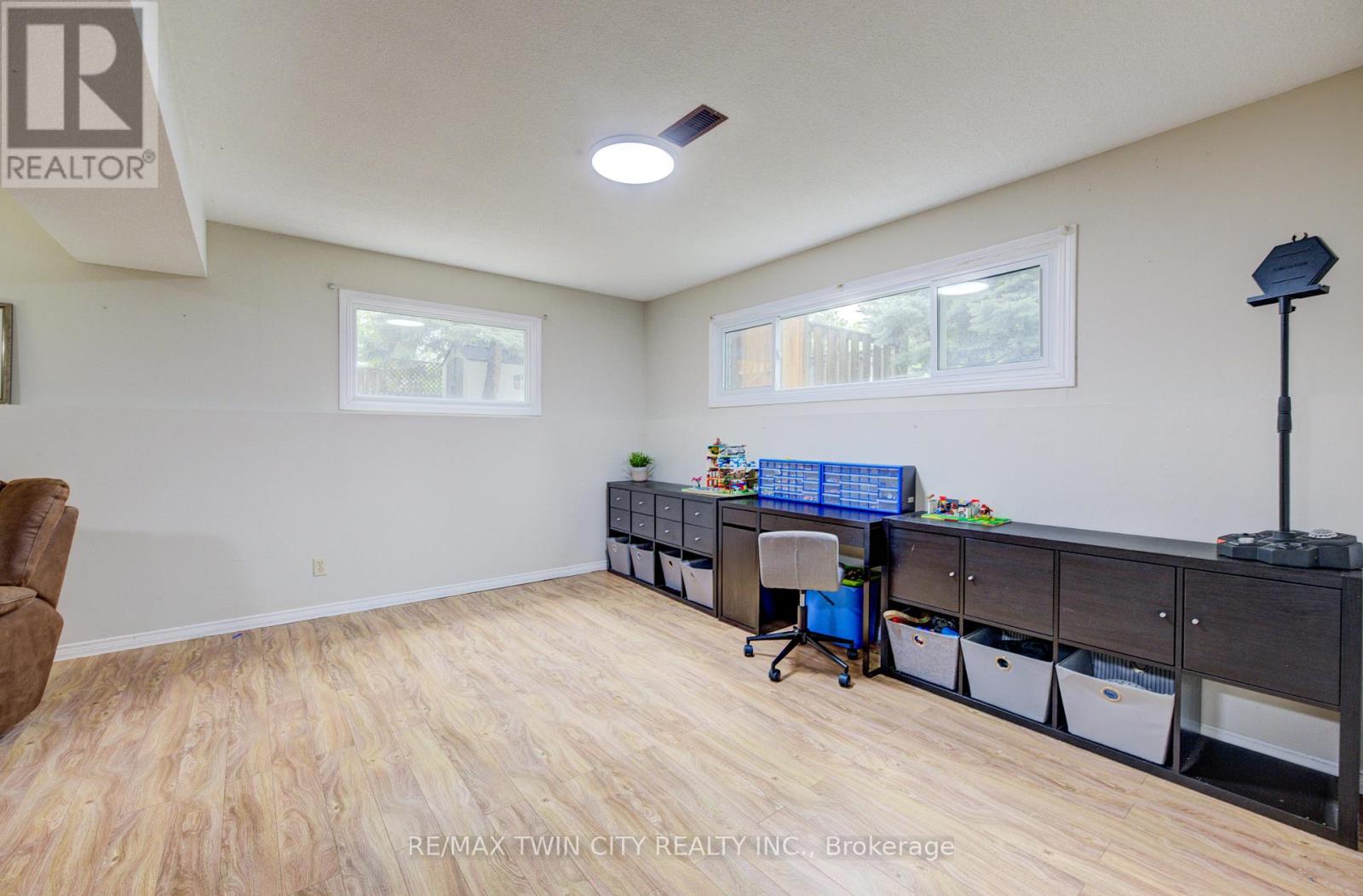 80 Folkstone Crescent, Kitchener, Ontario  N2E 2S5 - Photo 30 - X12165727