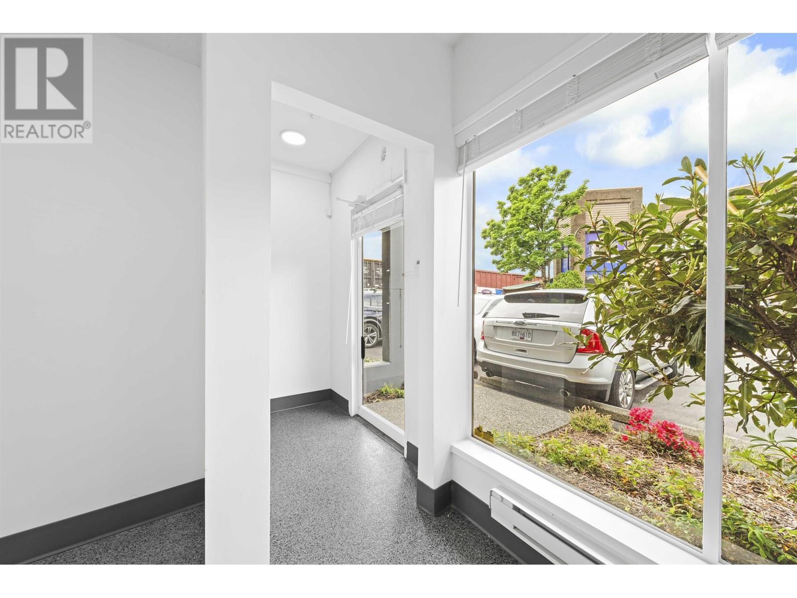 829 W 1st Street, North Vancouver, British Columbia  V7P 1A4 - Photo 13 - C8069374