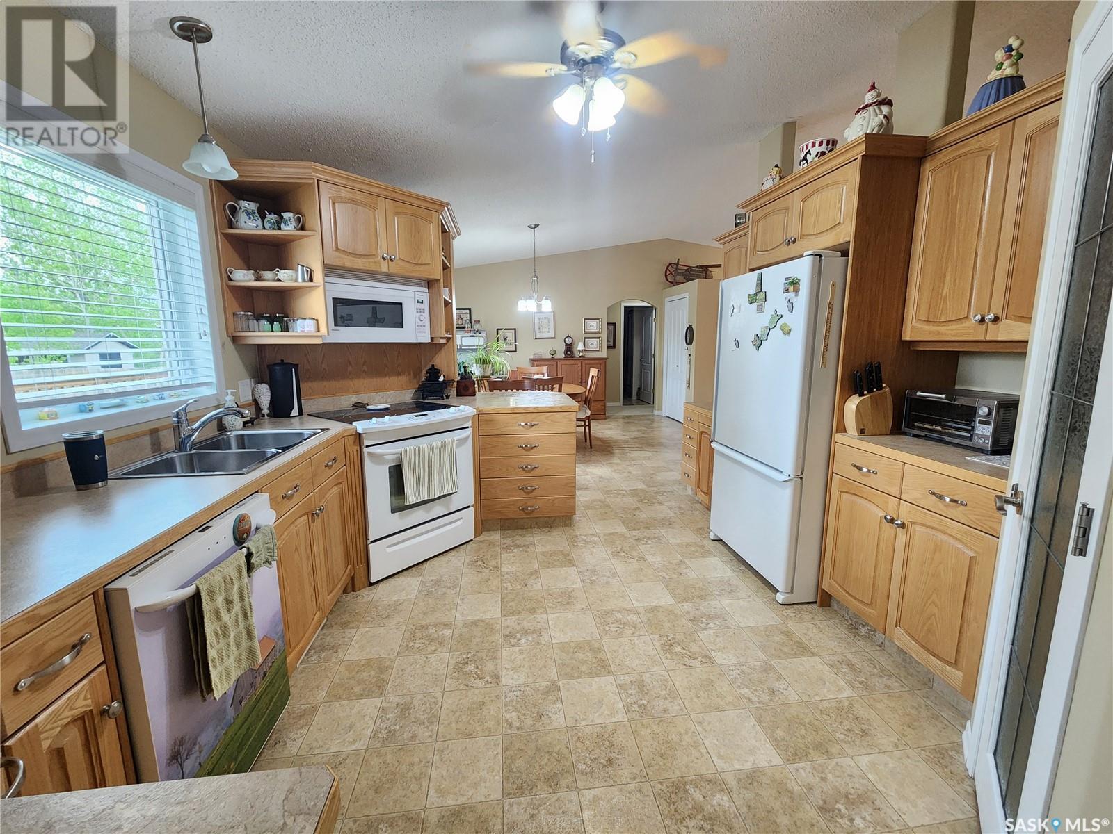 225 3rd Street, Weyburn Rm No. 67, Saskatchewan  S0C 1X0 - Photo 3 - SK006771