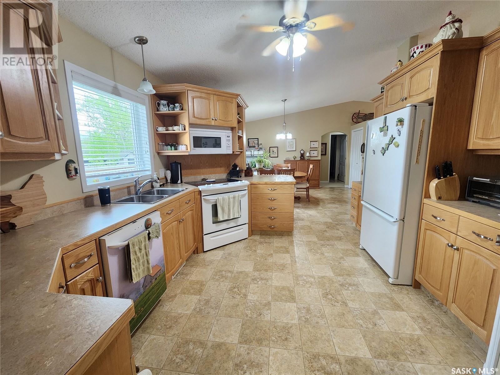 225 3rd Street, Weyburn Rm No. 67, Saskatchewan  S0C 1X0 - Photo 4 - SK006771