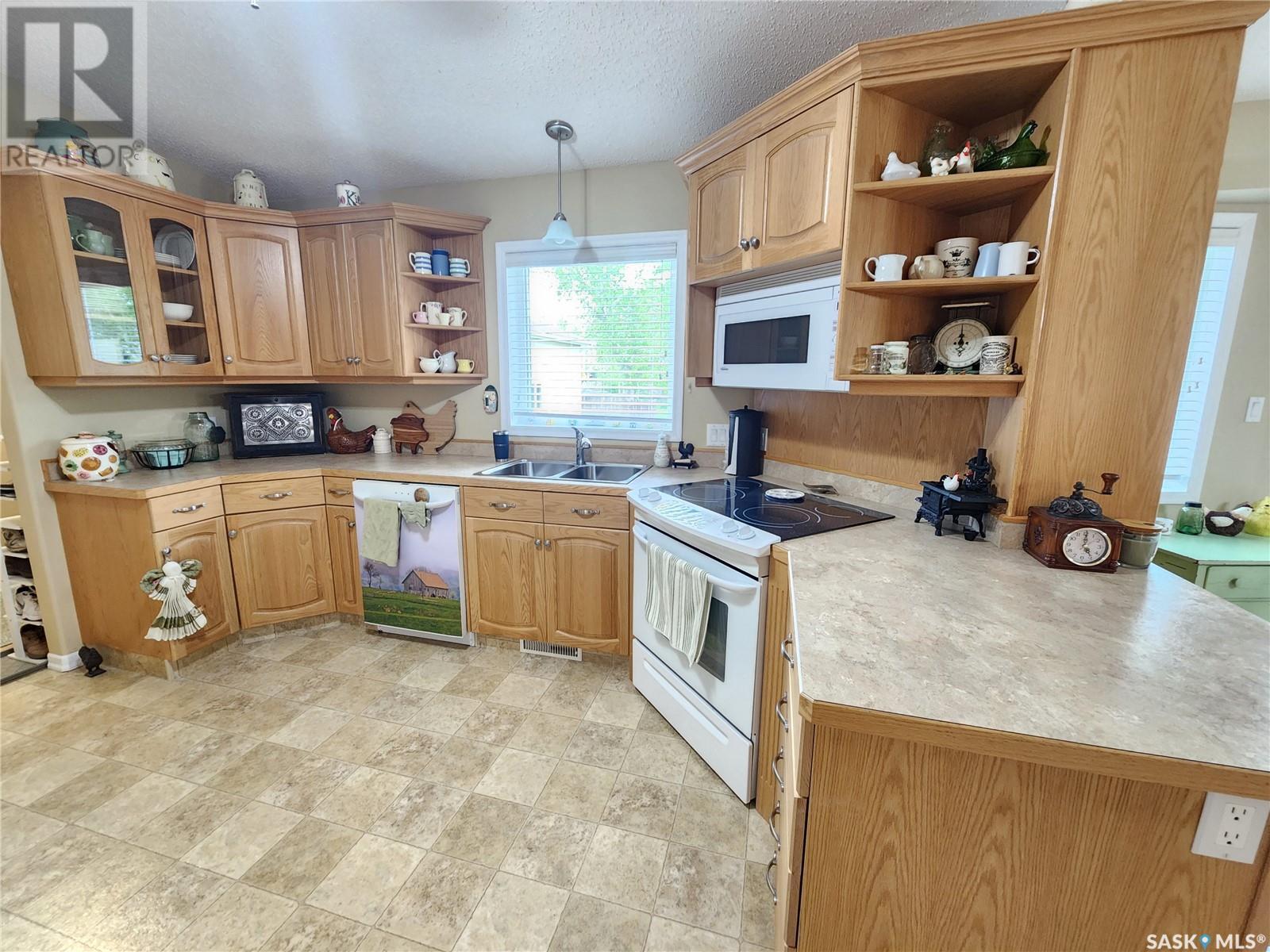 225 3rd Street, Weyburn Rm No. 67, Saskatchewan  S0C 1X0 - Photo 6 - SK006771