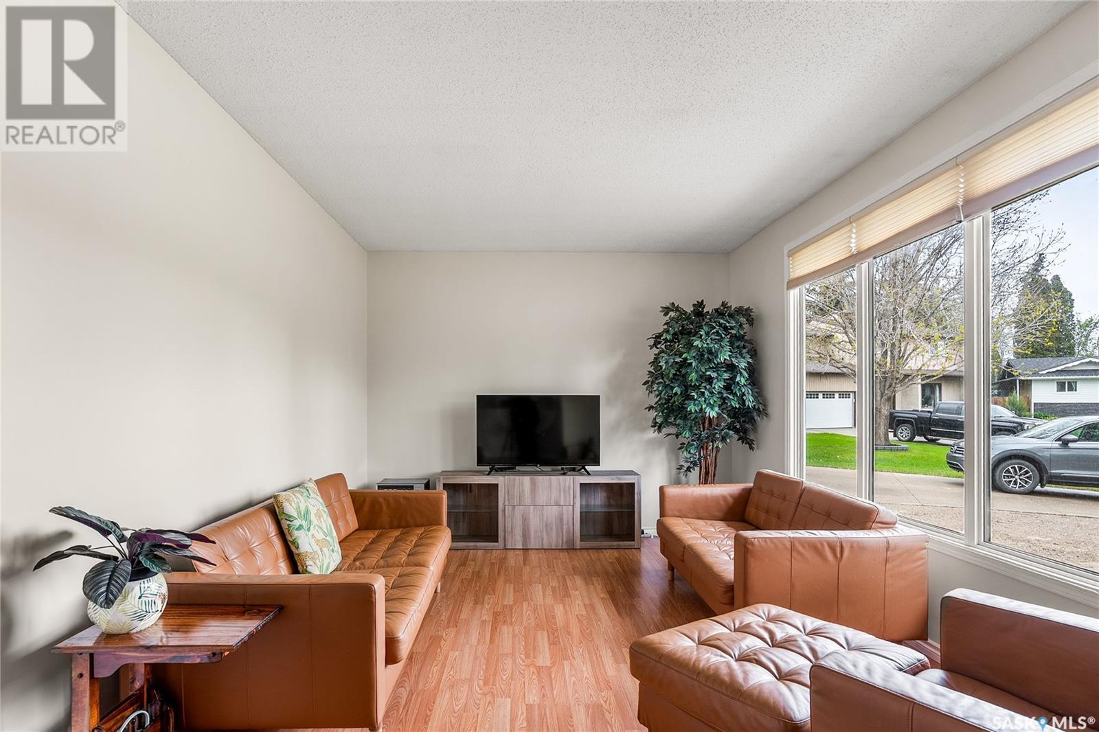 Property at 9 Bow COURT image 4