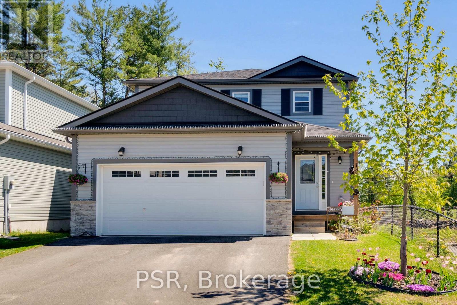 13 Quinn Forest Drive, Bracebridge (Macaulay), Ontario  P1L 0C8 - Photo 2 - X12165467