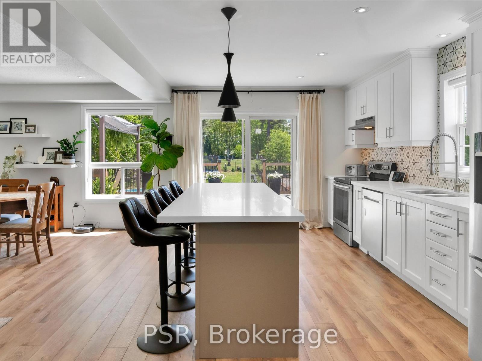 13 Quinn Forest Drive, Bracebridge (Macaulay), Ontario  P1L 0C8 - Photo 8 - X12165467