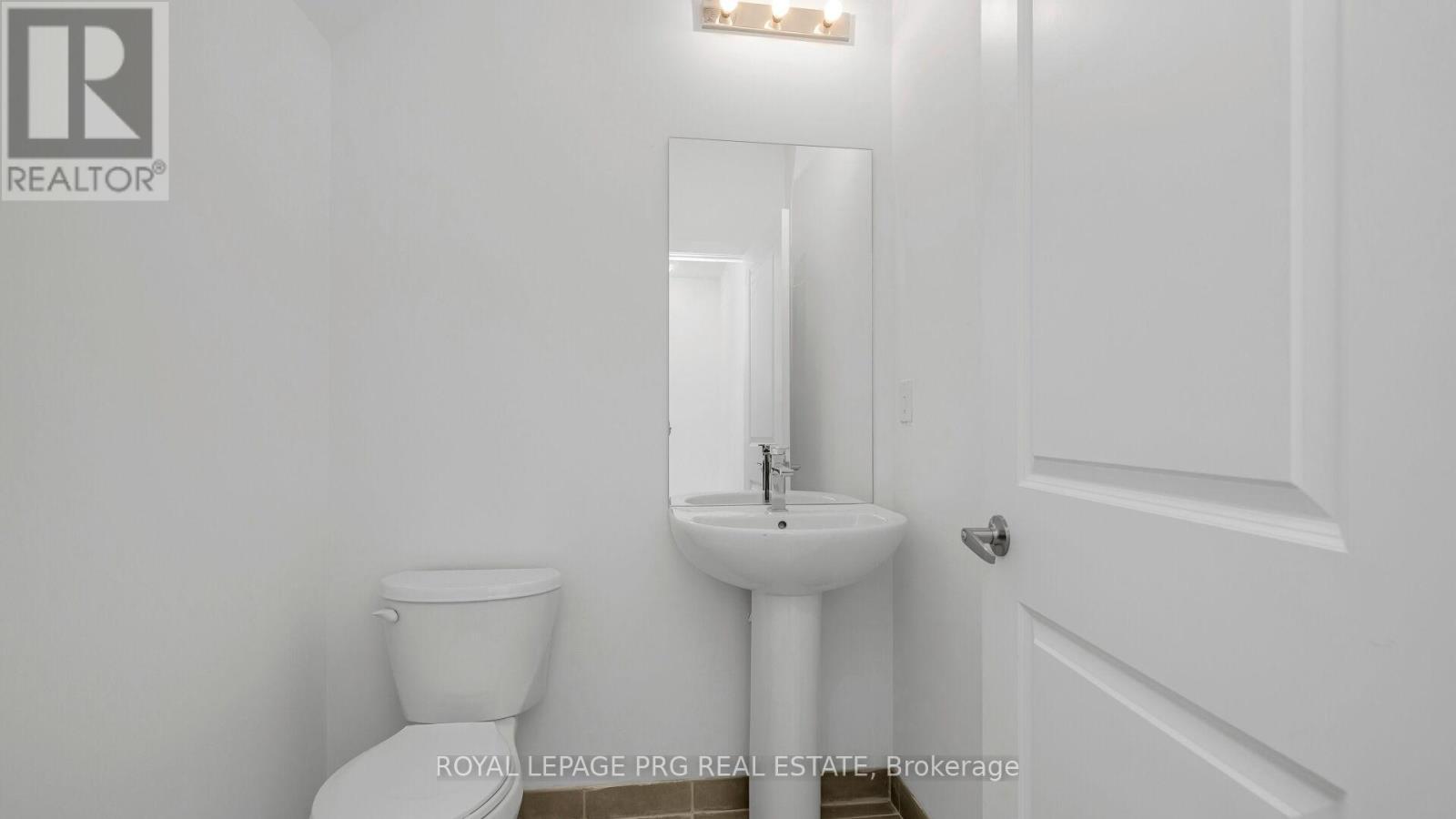 19 Sunbury Lane, Whitchurch-Stouffville, Ontario  L4A 7X5 - Photo 7 - N12155368