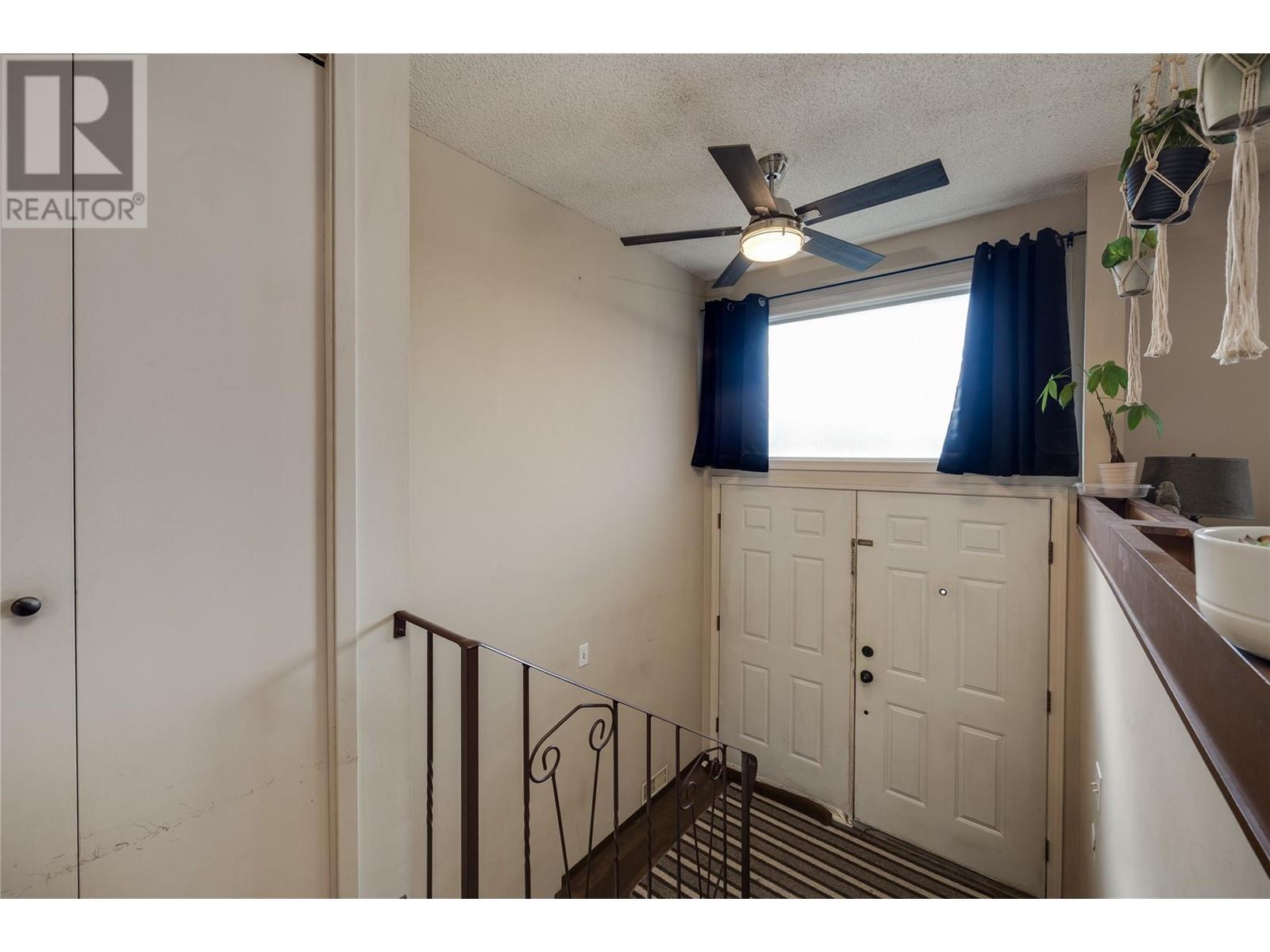 710 Hollydell Road, Kelowna, British Columbia  V1X 1L5 - Photo 7 - 10348758