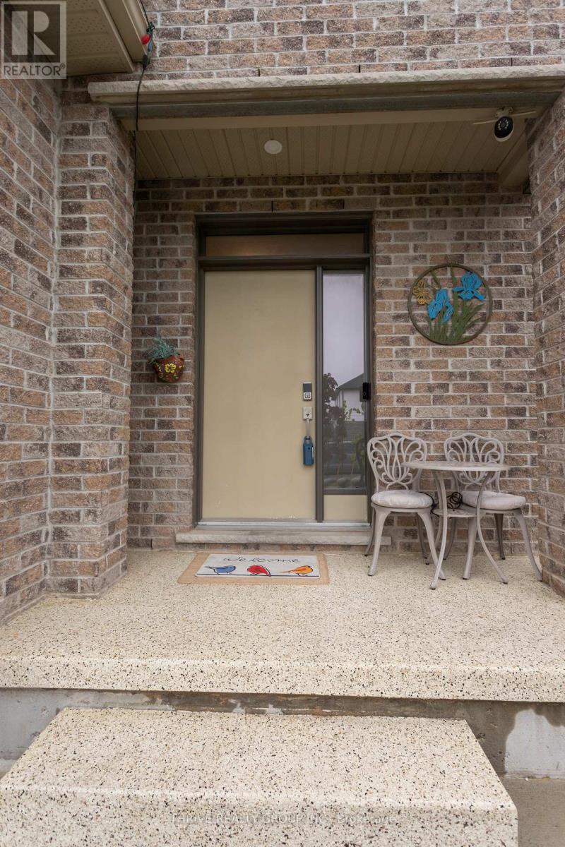 515 Chelton Road, London South, Ontario  N6M 0H9 - Photo 5 - X12165907