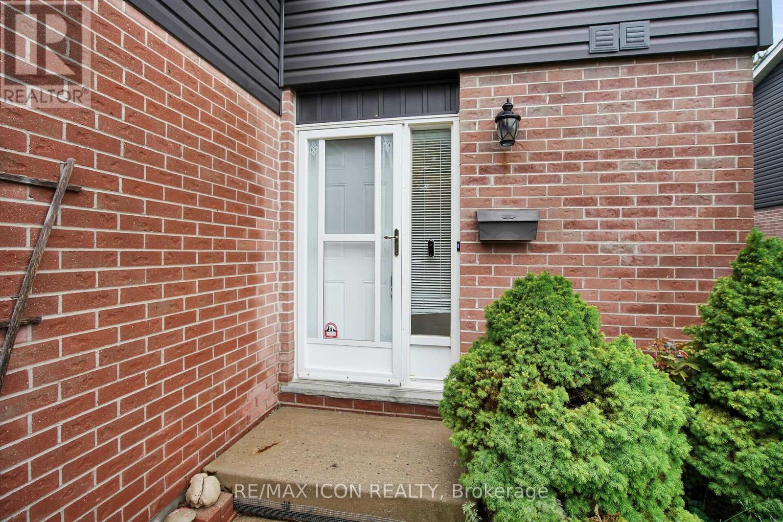 Photo 4 of 34 for 31 - 131 Bonaventure Drive