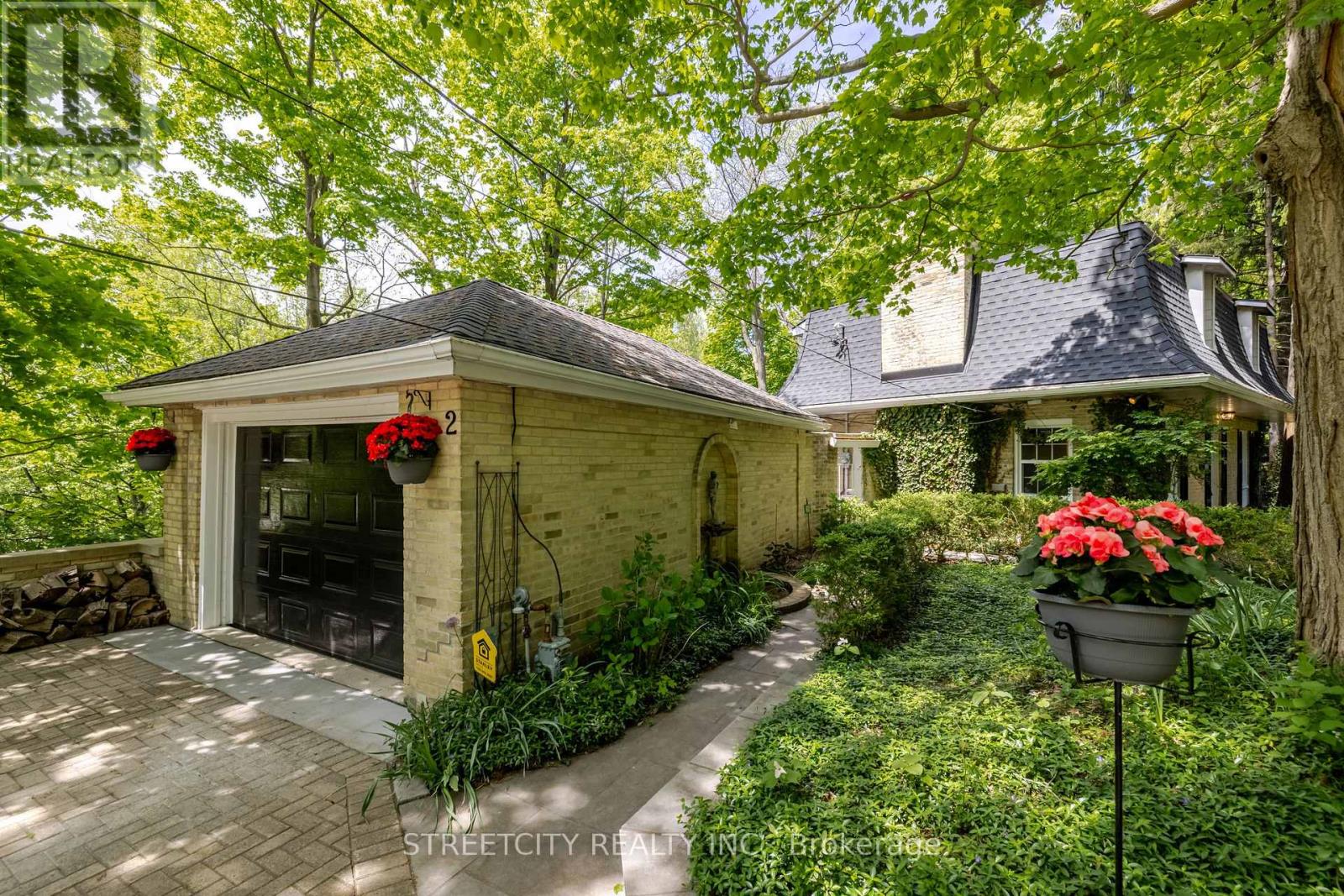 2 Grosvenor Street, London East, Ontario  N6A 1Y4 - Photo 1 - X12166068